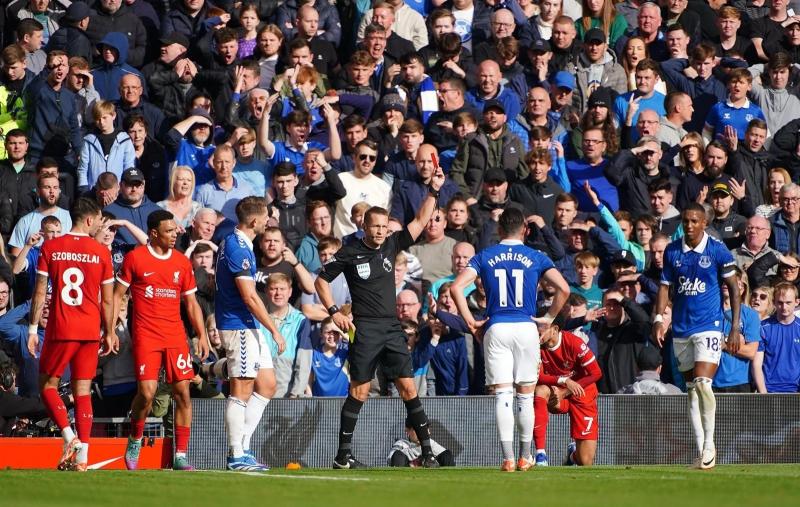 بثنائية صلاح.. ليفربول يفوز على إيفرتون ويتصدر البريميرليج مؤقتًا