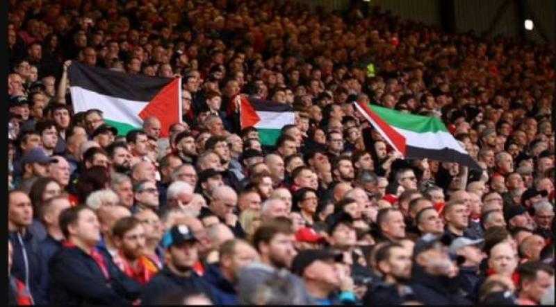 «أنقذوا غزة».. لافتة تزين ملعب آنفيلد في مواجهة ليفربول ضد إيفرتون