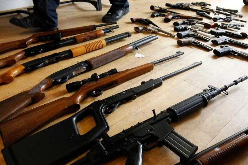 ضبط شخصين لاتهامهما بغسل 7 ملايين جنيه من حصيلة تجارة الأسلحة بدمياط