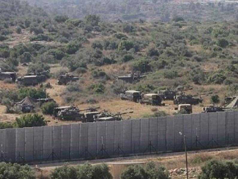 إسرائيل تخلي 14 تجمعا سكنيا جديدا على الحدود اللبنانية