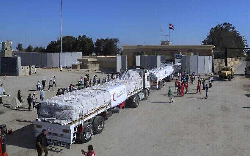 تفاصيل دخول أولى الشاحنات المحملة بالوقود إلى قطاع غزة