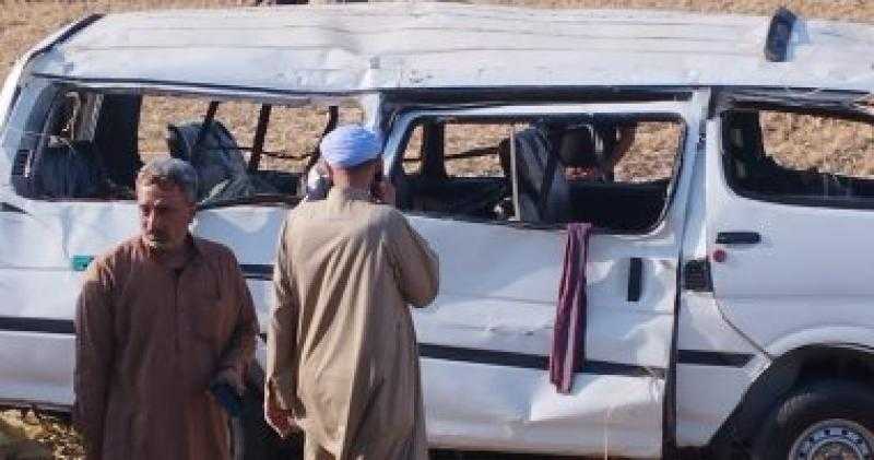 إصابة 5 أشخاص إثر انقلاب ميكروباص أعلى الطريق الإقليمي