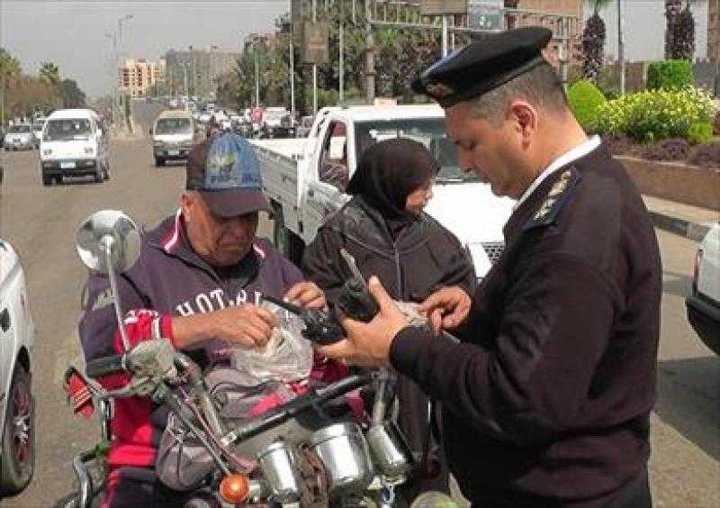 الداخلية تضبط 693 مخالفة لقائدي الدراجات النارية لعدم ارتداء الخوذة
