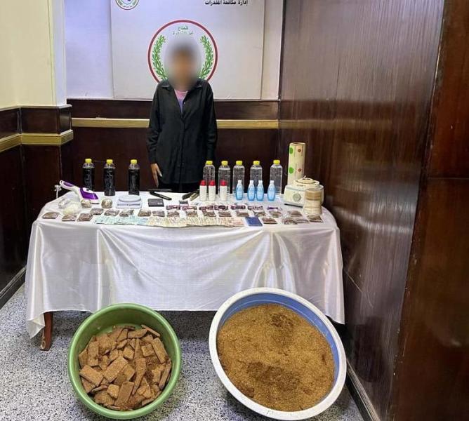 حبس سيدة حولت شقتها لمصنع مخدرات في الشروق