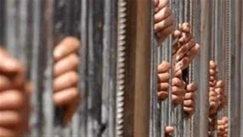 عاطل وموظف بالمعاش.. حكمان بالسجن المؤبد لتجار مخدرات في سوهاج