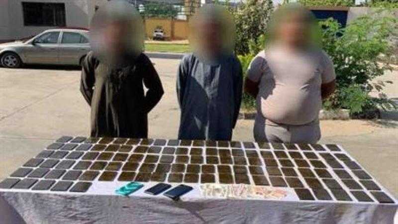 حبس ديلر لاتجاره في 21 كيلو من مخدر الحشيش في كرداسة