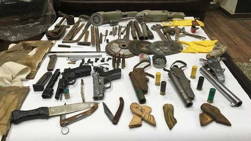 ضبط مسجل خطر حول شقته لورشة تصنيع أسلحة نارية في الأقصر