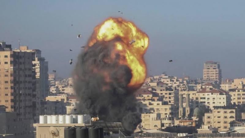 شاهد.. قصف إسرائيلي على مخيم المغازي وسط قطاع غزة