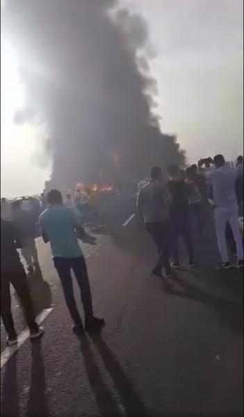 الحماية المدنية تسيطر على حريق 6 سيارات متفحمة بحادث مصر إسكندرية