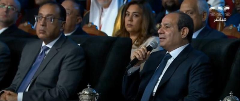 السيسي: «عايز أعلم الطالب يكون مسؤولا مش هدفه المرتب بس» .. فيديو