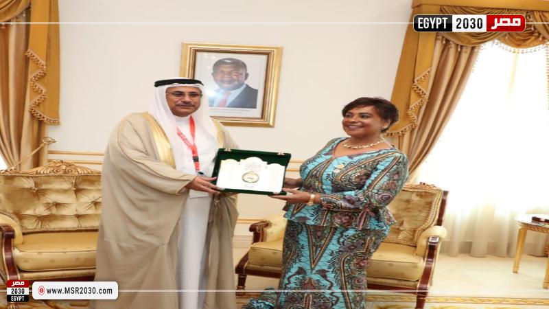 العسومي يلتقي رئيسة برلمان أنجولا