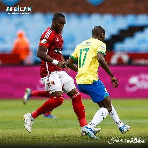 التعادل السلبي يحسم الشوط الأول من مواجهة الأهلي وصن داونز بالدوري الإفريقي