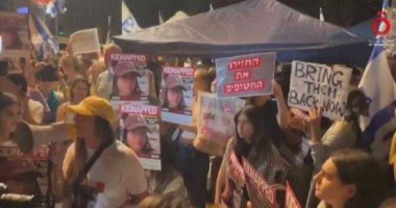 وقت الصبر قد نفد.. أهالي الأسرى الإسرائيليين يحتجون أمام منزل نتنياهو