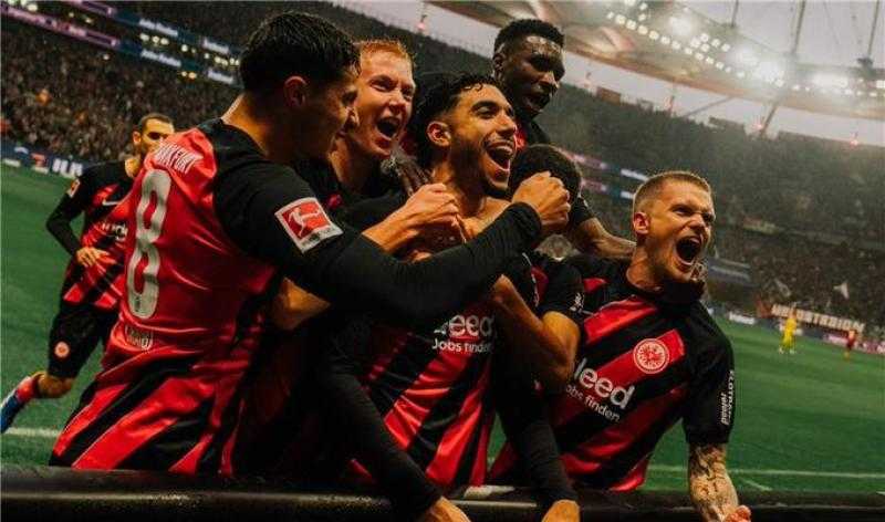 مرموش يسجل هدفين ويقود فرانكفورت للتعادل مع دورتموند