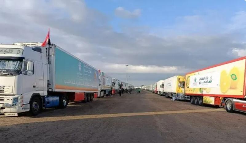 تجهيز 60 شاحنة من المساعدات الإنسانية إلى الجانب الفلسطيني عبر منفذ رفح