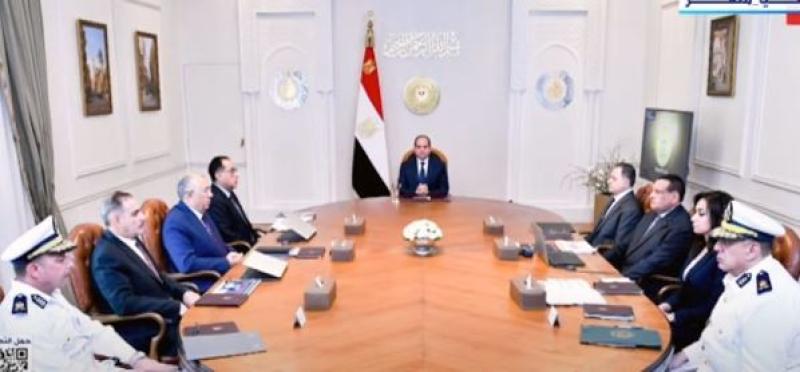 السيسي يعقد اجتماعا مع عدد من المسؤولين لمناقشة تحديات حماية الأراضي الزراعية