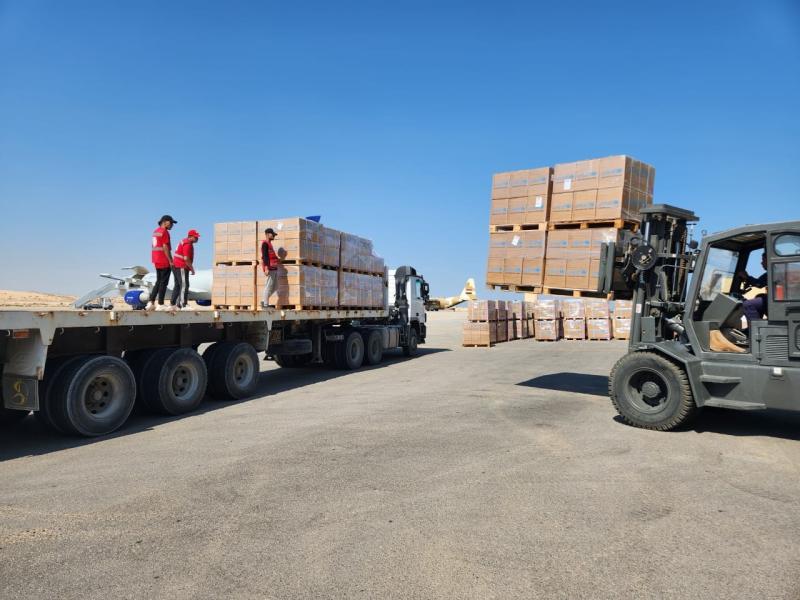 مطار العريش يستقبل طائرة مساعدات من جنوب إفريقيا تمهيدا لنقلها إلى قطاع غزة