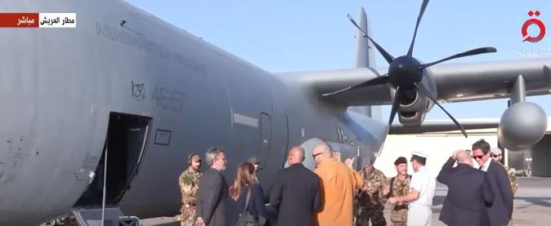 مطار العريش يستقبل طائرة مساعدات إيطالية تمهيدا لنقلها إلى قطاع غزة