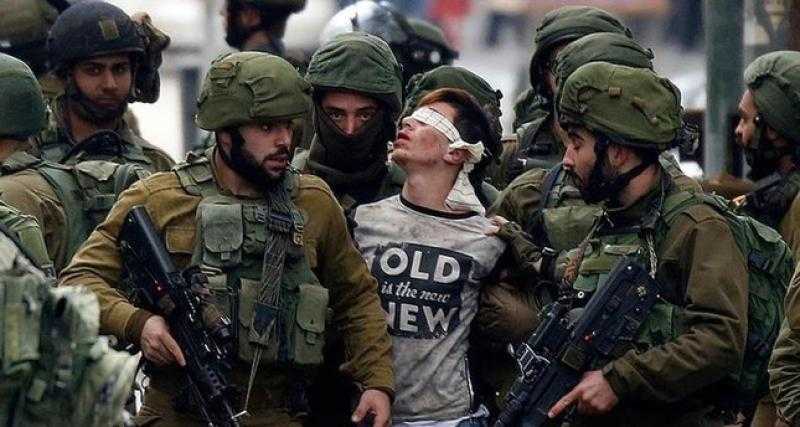 قوات الاحتلال تعتقل 52 فلسطينيا من الضفة الغربية