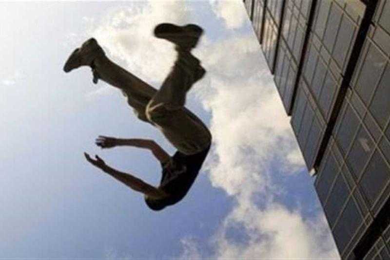 في ظروف غامضة.. مقتل شاب سقط من علو بالهرم