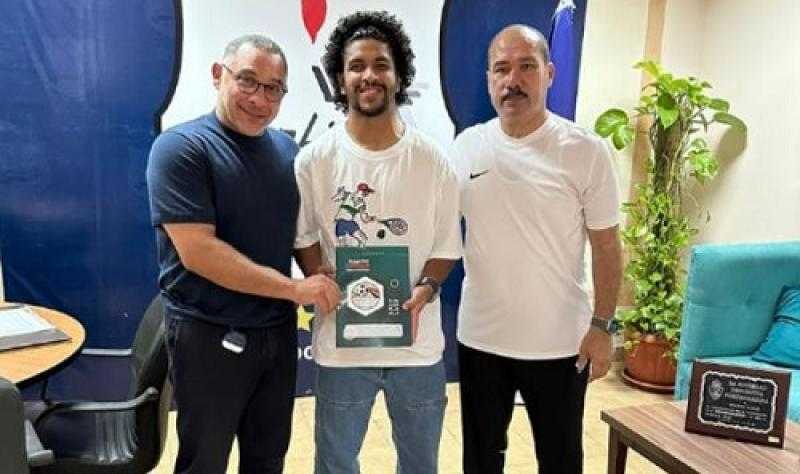 رسميا.. إنبي يعلن تمديد عقد أحمد العجوز 3 مواسم