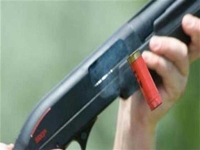 لخلافات حول الجيرة.. موظف يقتل نقاش بطلق خرطوش في الجيزة