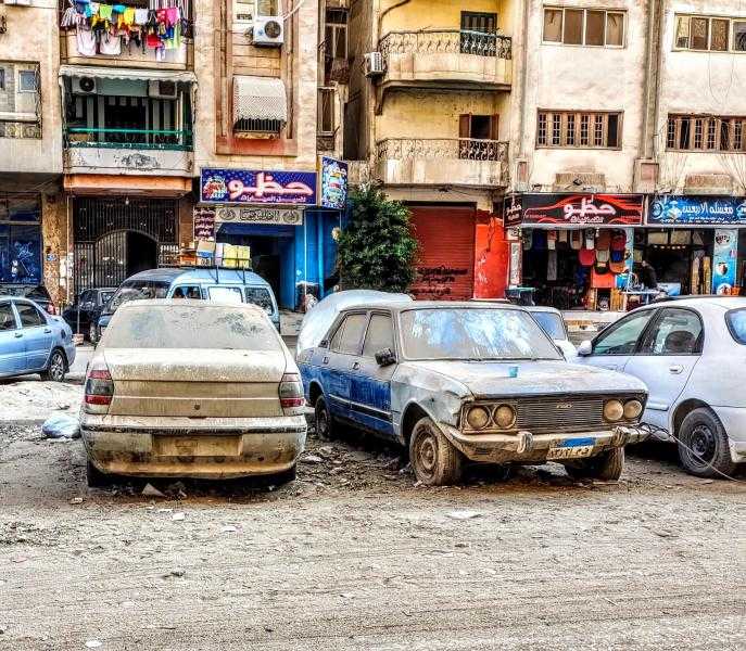 الداخلية ترفع 59 سيارة متهالكة ومهملة من الشوارع والميادين