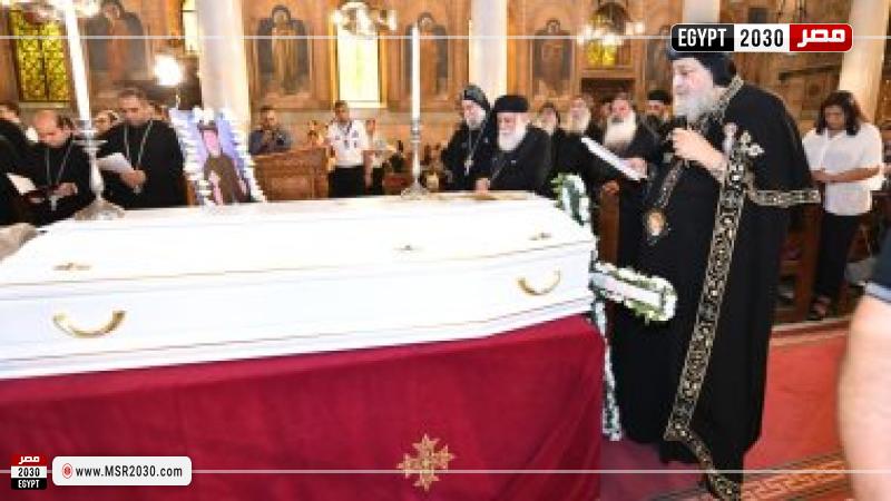البابا تواضروس يصلي تجنيز الأنبا أثناسيوس بالكنيسة البطرسية