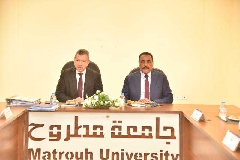 مجلس جامعة مطروح يناقش الاستعدادات لامتحانات منتصف الفصل الدراسي