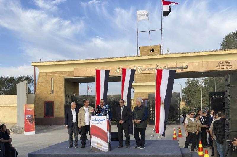 عبور 361 من الأجانب و45 مصابًا فلسطينيًا من رفح إلى مصر في اليوم الأول