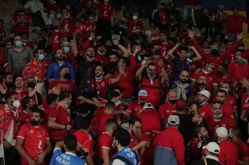 «بالدم بالروح إفريقيا مش هتروح».. جمهور الأهلي يشعل ملعب المباراة