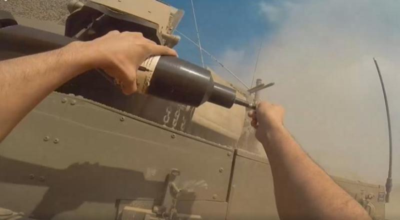 من المسافة صفر.. تفجير دبابة إسرائيلية في قطاع غزة