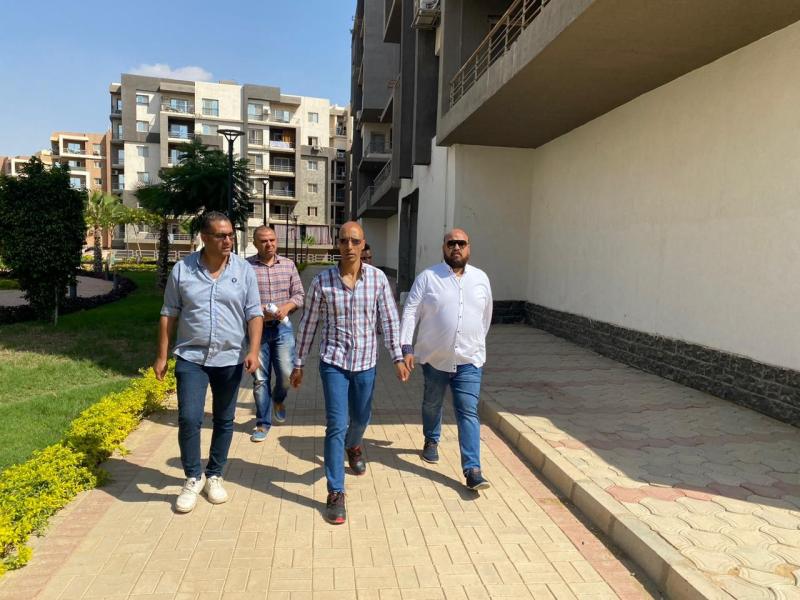 رئيس جهاز القاهرة الجديدة يتفقد مشروع دار مصر ومشروعات الطرق بعدة مناطق