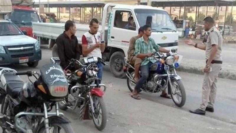 ضبط 690 مخالفة لقائدي الدراجات النارية لعدم ارتداء الخوذة