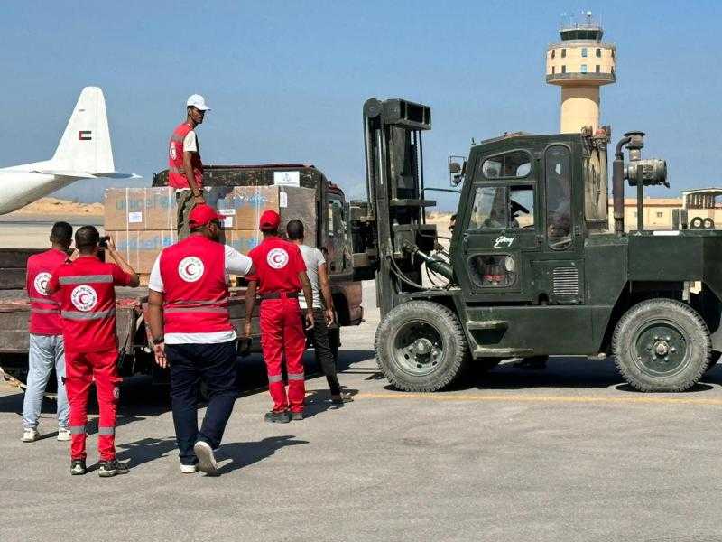 مطار العريش يستقبل طائرتين مساعدات من روسيا وطائرة من الكويت لإرسالها إلى غزة