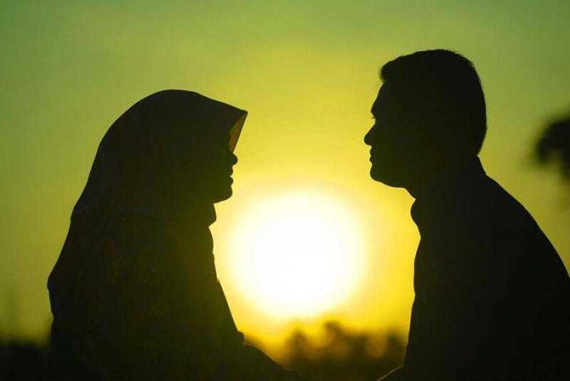 هل المرأة ملزمة بخدمة زوجها؟