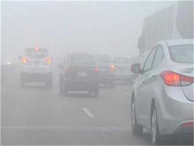 بسبب الشبورة.. المرور تغلق 7 طرق رئيسية وتعيد فتح طريقي السويس  الإسماعيلية الصحراوي