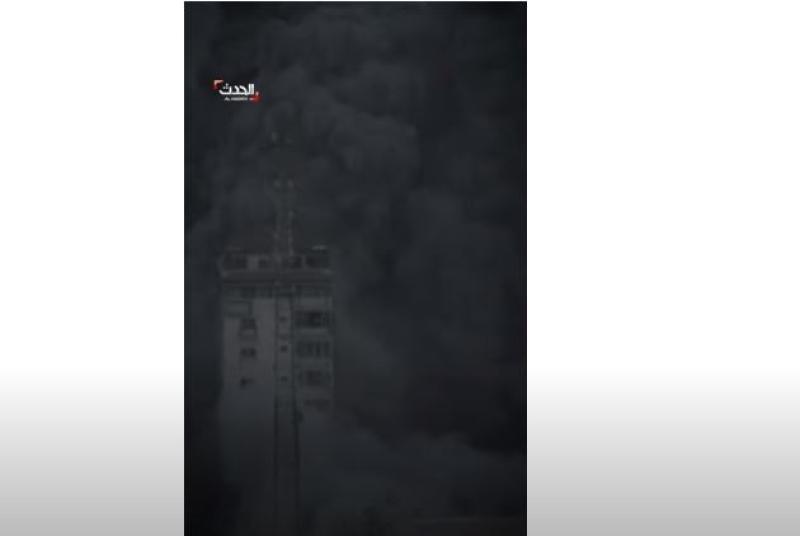قصف إسرائيلي مكثف على غزة تزامنا مع قطع الاتصالات والإنترنت.. «فيديو»