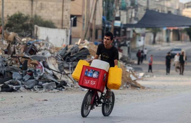 معاناة نقص المياة في غزة