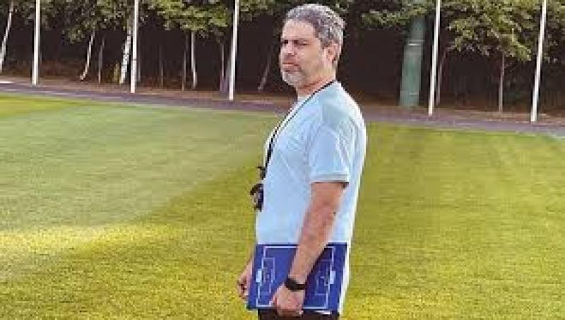 معتمد جمال يعقد جلسة مطولة مع لاعبي الزمالك في مران اليوم