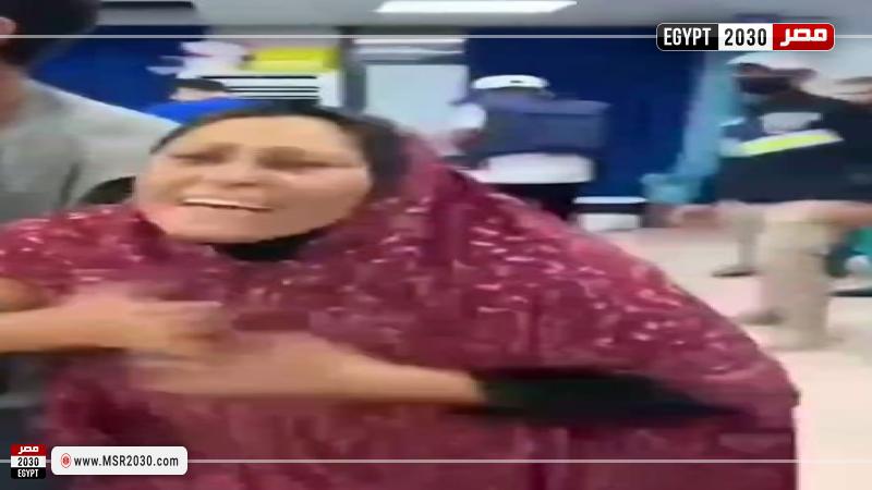 سيدة تبحث عن أولادها بعد قصف دير البلح