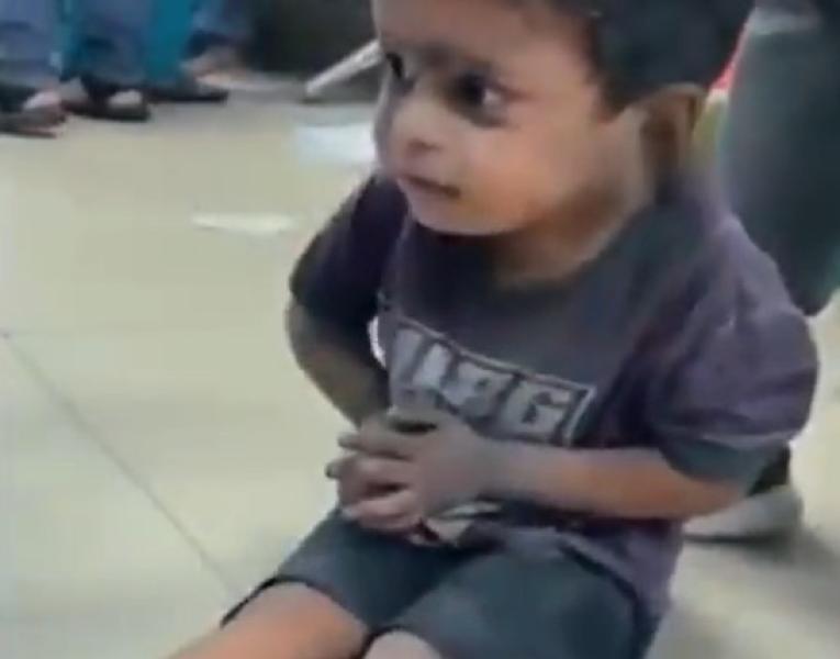 أطفال غزة يرتجفون رعبًا .. الاحتلال يترك آثار الأسلحة المحرمة على أجسادهم