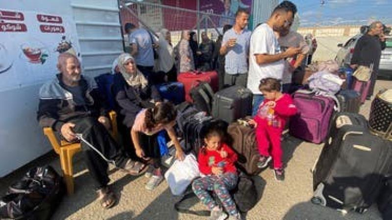 مصدر: مغادرة 329 أجنبيا و17 مريضا من غزة عبر معبر رفح المصري