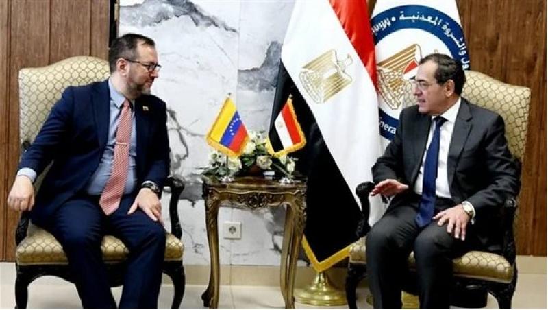 الملا يبحث مع وزير خارجية فنزويلا فرص الاستثمار في البترول والغاز والبتروكيماويات