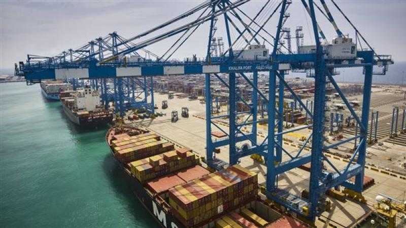 موانئ أبوظبي تستحوذ على 10 سفن بقيمة 200 مليون دولار