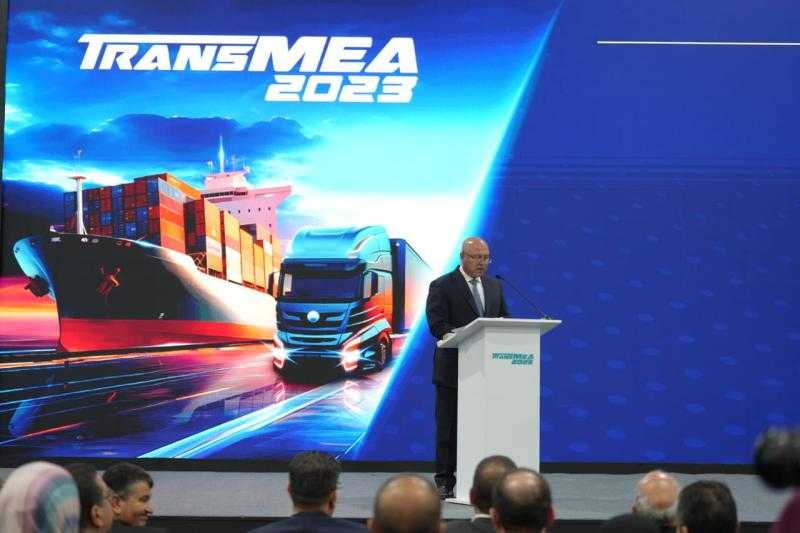 وزير النقل: المواطن سيركب وسائل النقل التابعة للوزارة بتذكرة واحدة