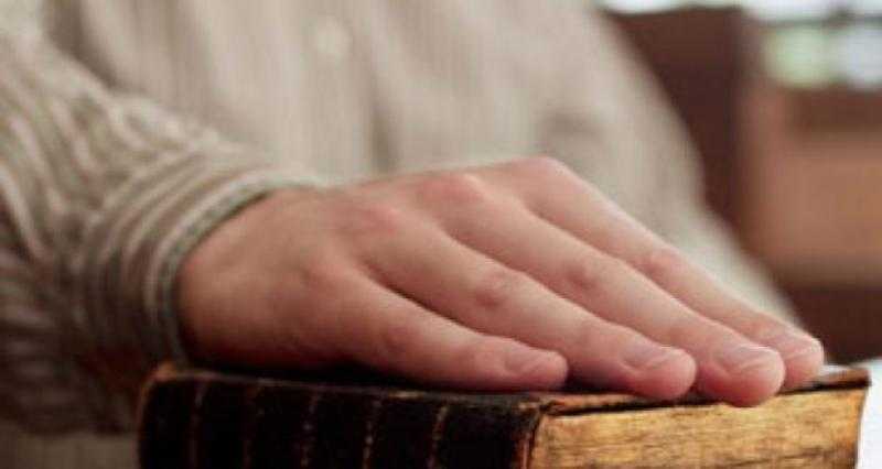 حكم الحلف برحمة الأم أو الأب وهل يعتبر يمينا؟