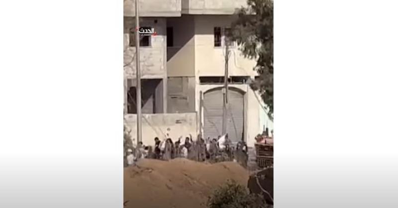بالرايات البيضاء.. نزوح جماعي لسكان غزة «فيديو»
