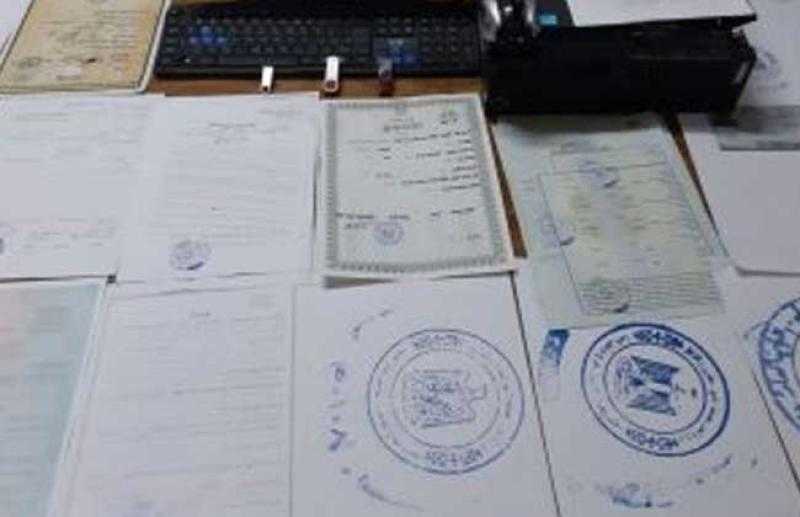 مقابل مبالغ مالية.. ضبط عصابة تزوير المحررات الرسمية في الدقهلية