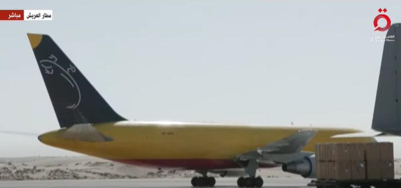 وصول طائرة مساعدات سعودية إلى مطار العريش تمهيدا لدخولها لغزة